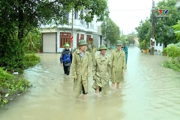 Lãnh đạo Văn phòng UBND tỉnh và ngành chức năng kiểm tra công tác ứng phó với mưa bão