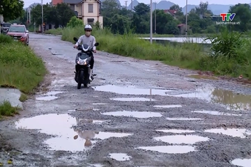 Đường Son Toản xuống cấp gây mất an toàn giao thông