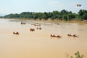 Tưng bừng lễ hội đua thuyền truyền thống trên sông Mã