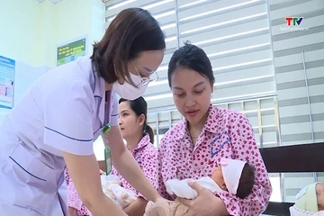 Bộ Y tế khuyến khích sinh đủ hai con trước 35 tuổi