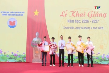 Chủ tịch UBND tỉnh Tô Anh Dũng dự khai giảng tại trường THPT chuyên Lam Sơn
