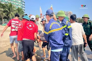 Kịp thời đưa ngư dân bị đột quỵ trên biển Sầm Sơn vào bờ cấp cứu