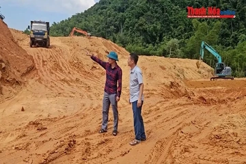 Người dân bản Xa Mang (nay là bản Ngàm) chờ ngày an cư