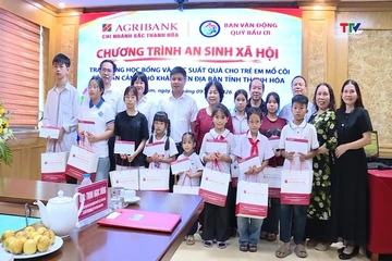 Agribank Bắc Thanh Hóa trao 10 suất học bổng cho trẻ em mồ côi