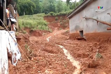 Xã Kim Tân xuất hiện 2 điểm sạt lở đât đá vào nhà dân