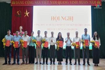 Hoạt Giang công bố các Quyết định về sắp xếp mô hình tổ chức Đảng