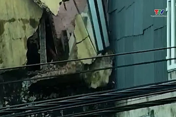 Sập nhà dân do mưa lớn tại phường Nghi Sơn