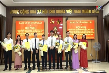 Đảng ủy xã Mường Lát công bố các quyết định về tổ chức đảng và công tác cán bộ