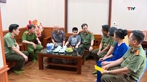 Ấm áp Trung thu với con cán bộ, chiến sĩ công an có hoàn cảnh đặc biệt
