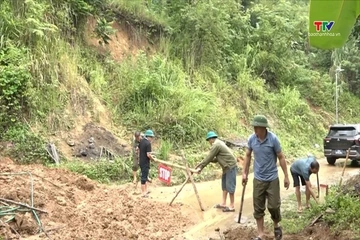 Mường Lát khẩn trương khắc phục sạt lở tuyến đường vào thôn Chiên Pục