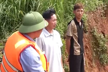 Xã Kim Tân xuất hiện 2 điểm sạt lở đất đá vào nhà dân
