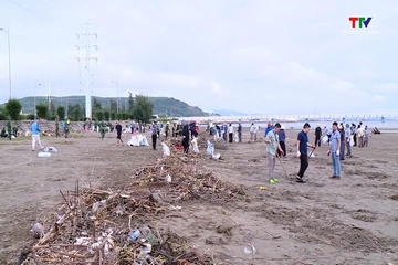 UBND phường Nghi Sơn ra quân dọn vệ sinh môi trường và thiết lập trật tự công cộng, trật tự đô thị