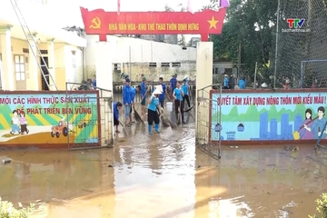 Xã Kim Tân ra quân vệ sinh môi trường sau mưa lũ
