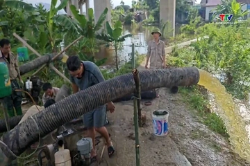 Huy động 7 máy bơm, khẩn trương tiêu thoát nước tại 3 trường học ở Đồng Tiến