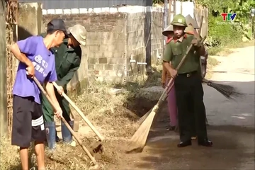 Xã Vĩnh Lộc tập trung vệ sinh môi trường sau mưa lũ