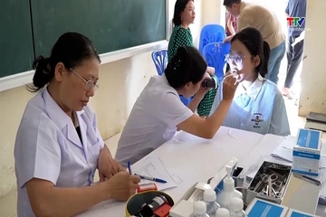 Xã Hoạt Giang khám sức khỏe cho trên 5.900 học sinh