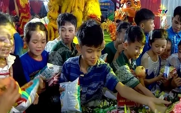 Lan tỏa nét đẹp sẻ chia mùa trăng tròn