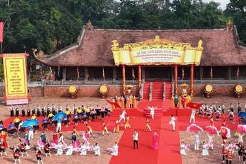 Lam Kinh 2026: Rộn ràng ngày chính lễ, dòng người hội tụ về miền di sản