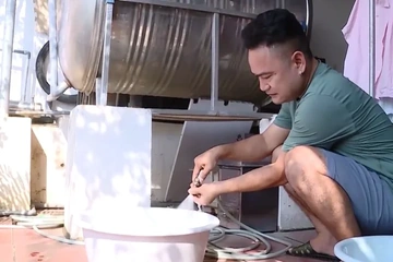 Nước sinh hoạt đục bẩn, người dân lo lắng