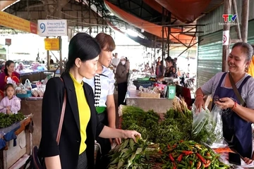 Ấm áp những bữa cơm nơi xa