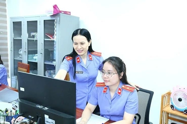 Nữ kiểm sát viên hết lòng vì công việc