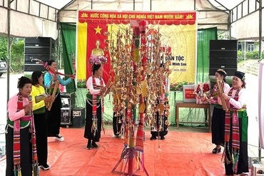 Lan tỏa các trò diễn trong lễ hội Pồn Pôông