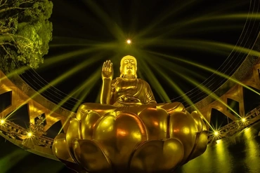 Tôn tượng Đức Phật Câu Na Hàm Mâu Ni trên đỉnh Bà Đen đón khách tham quan, chiêm bái kể từ 1/1/2026