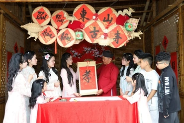 Xuân khai lộc - chữ mở đường