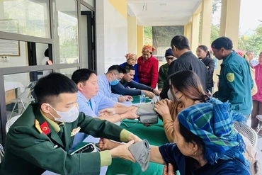 Kết hợp quân - dân y trong chăm sóc sức khỏe Nhân dân