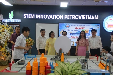 Ra mắt CLB STEM Trần Mai Ninh