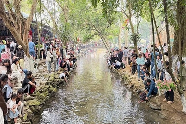 Khai thác giá trị di sản văn hóa&nbsp;để phát triển du lịch bền vững