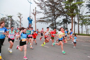 Hơn 1.000 runner đánh thức mùa hè sôi động tại Sầm Sơn