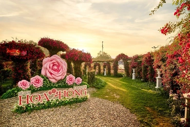 “Bản giao hưởng triệu đóa hồng” đánh dấu 10 năm cáp treo Fansipan