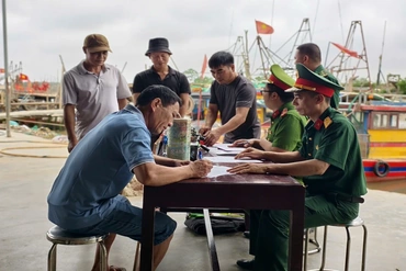 Công an xã Tân Tiến mở đợt cao điểm vận động, thu hồi vũ khí, vật liệu nổ