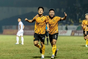 Vòng 19 V.League rực lửa với các trận cầu sinh tử; Lộ diện các cặp bán kết Europe League