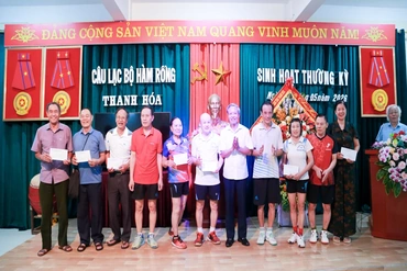 Câu lạc bộ Hàm Rồng bế mạc chương trình giao lưu thể thao