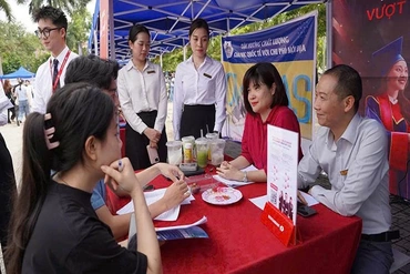 Gắn tuyển sinh với tuyển dụng