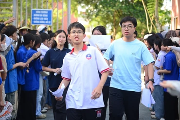 Hơn 1.300 thí sinh hoàn thành kỳ thi vào Trường THPT Chuyên Lam Sơn