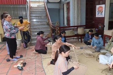 Tạo sinh kế bền vững cho lao động yếu thế
