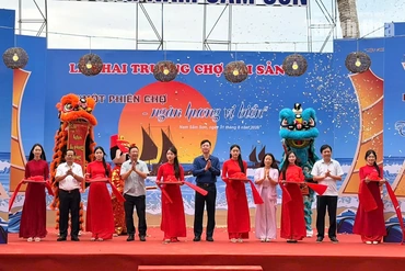 Khai trương không gian Chợ hải sản “Một phiên chợ - Ngàn hương vị biển”