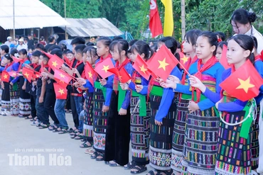 Rộn ràng ngày khai trường của học sinh Thanh Hóa