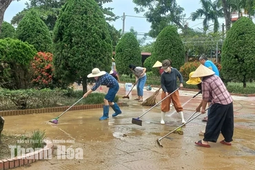 Tăng cường công tác vệ sinh môi trường tại các cơ sở giáo dục sau mưa lũ