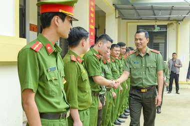 Giám đốc Công an tỉnh thăm, làm việc với Công an các xã biên giới