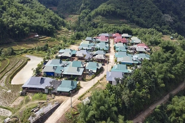 Trên khu tái định cư Co Hương