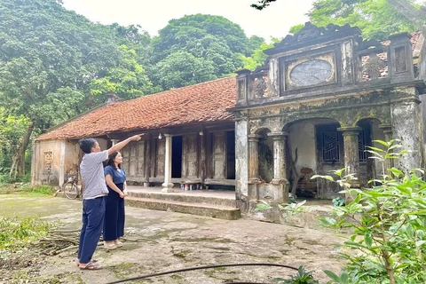 Độc đáo ngôi nhà gỗ lim gần trăm năm tuổi