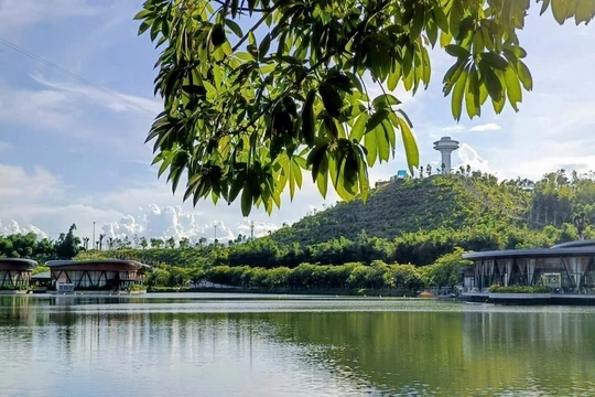 Du hành đến LAMORI – Nơi UFO soi bóng trên hồ Vua Lê