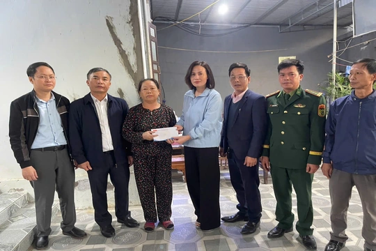 Hỗ trợ 4 hộ dân tại xã Hoằng Tiến bị thiệt hại nhà ở do bão