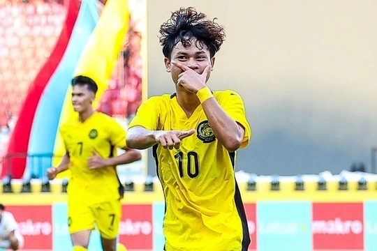 U22 Việt Nam vào thế bất lợi tại SEA Games 33; Arsenal thua đau phút cuối
