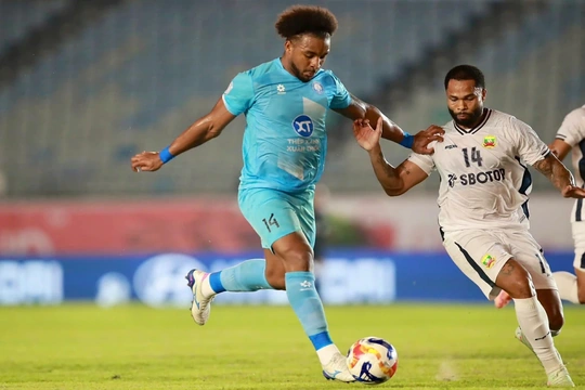 Hat-trick của Xuân Son đưa Nam Định thăng hoa, MU gây thất vọng tại Old Trafford