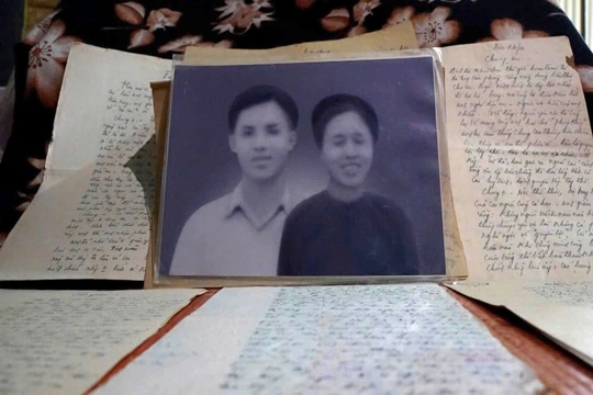 Di thư của người lính (Bài 1): “Trong thư chồng tôi dặn: Một gia đình cách mạng thì phải lo trước tập thể và vui sau xóm làng...”